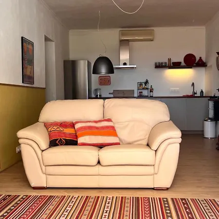 Appartement Arriba Stijlvol Met Zwembad En Tuin