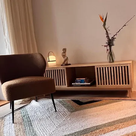 Apartment Arriba Stijlvol Met Zwembad En Tuin